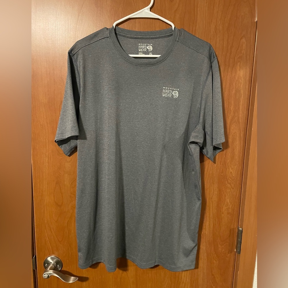 Mountain Hardwear grey tee size XL